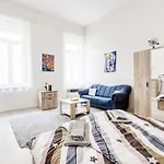 Apartment Lovely In The Heart Of