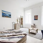 Apartment Lovely In The Heart Of