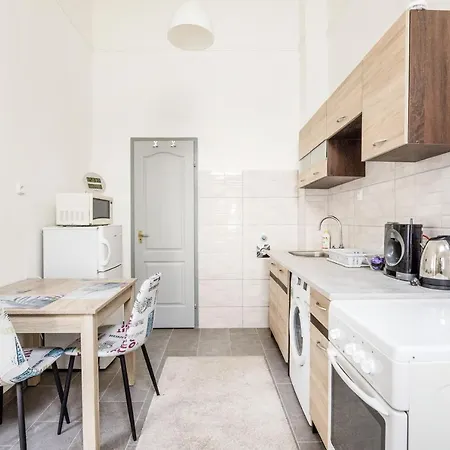 Apartment Lovely In The Heart Of Budapest